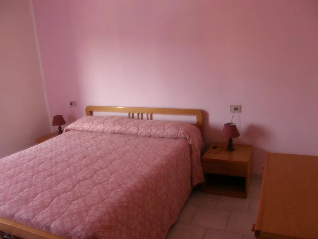 Isola Rossa Appartamenti Superior 0*, איזולה רוסה